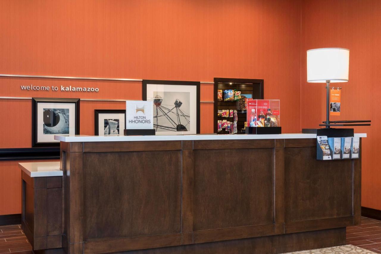 Hampton Inn Kalamazoo Exteriör bild